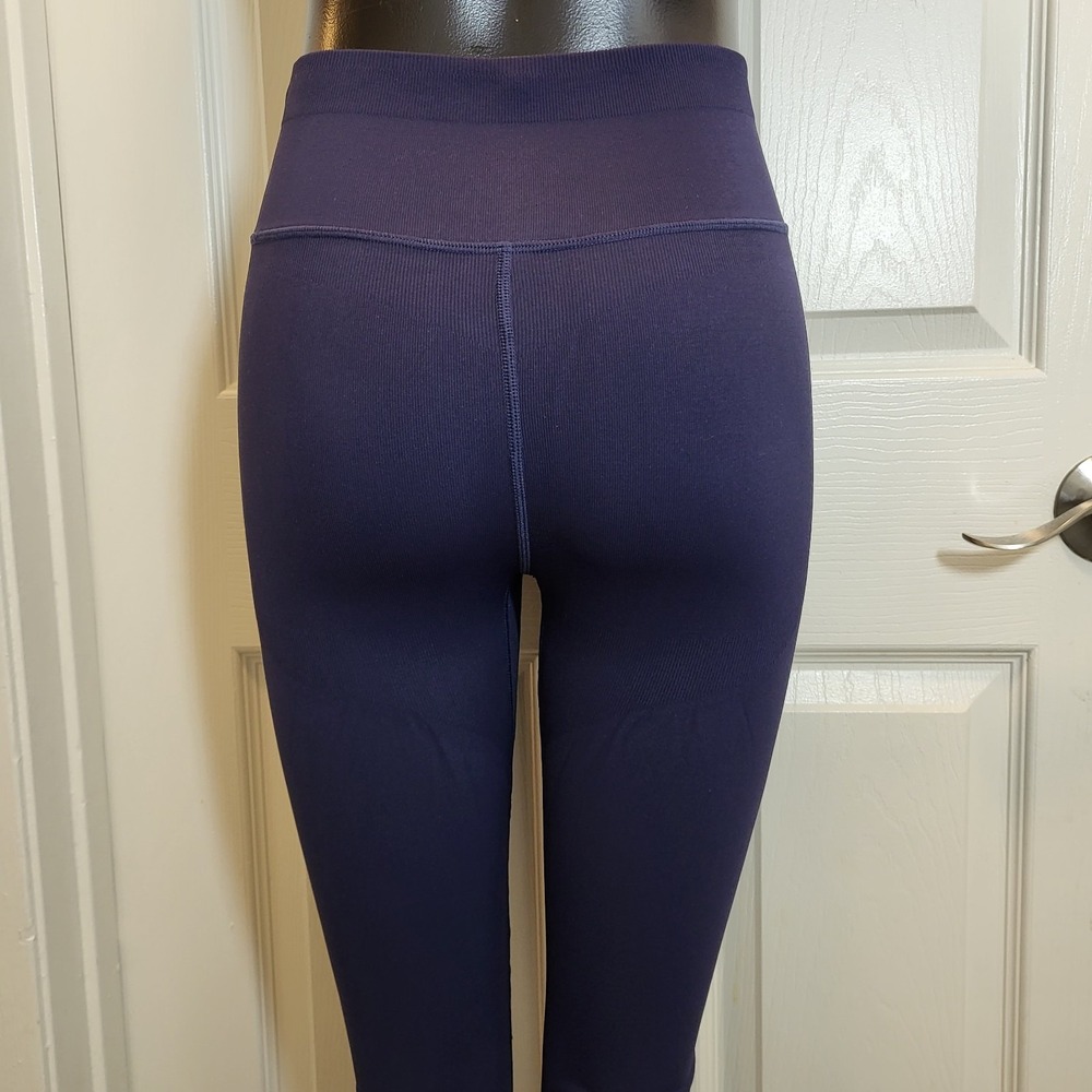 Fabletics High Waisted Flare Leggings Deep Navy -Size Medium-New w/o‎ Tag! - Picture 5 of 13